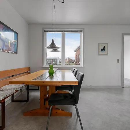 I Vrist Med Og Sauna Sj276 Semesterbostad *