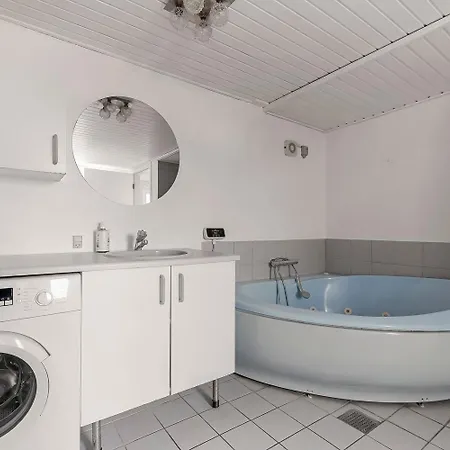 Semesterbostad I Vrist Med Og Sauna Sj276